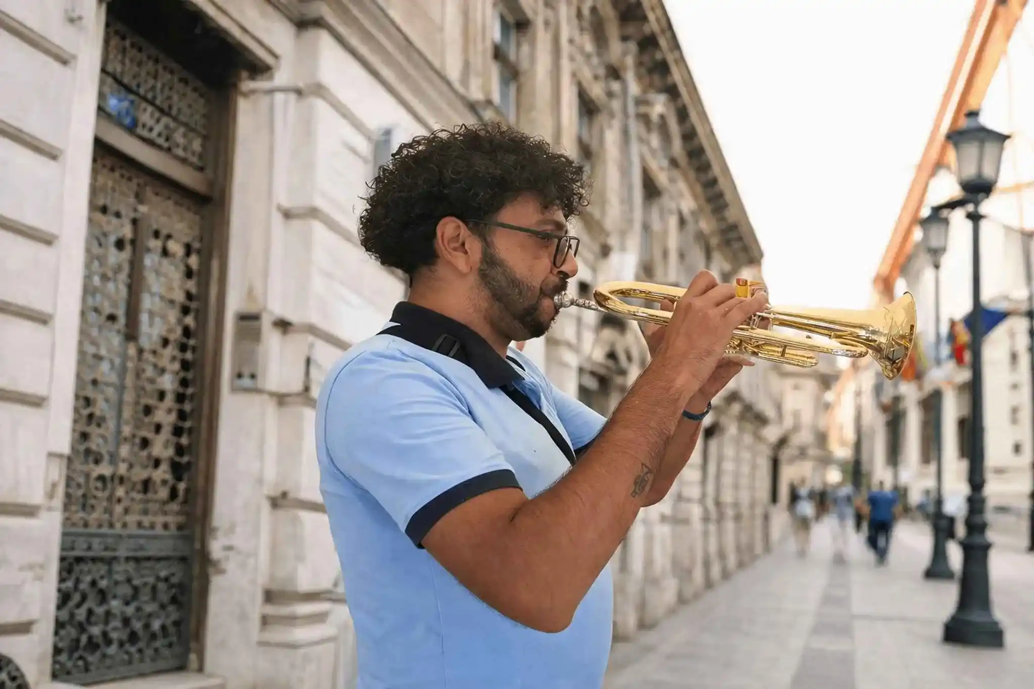 Trubači i mladenci na svadbi